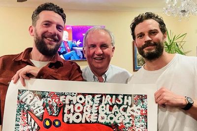 Diane Parish soutient l’artiste Niall Conlon avec l’achat de son tableau “More”