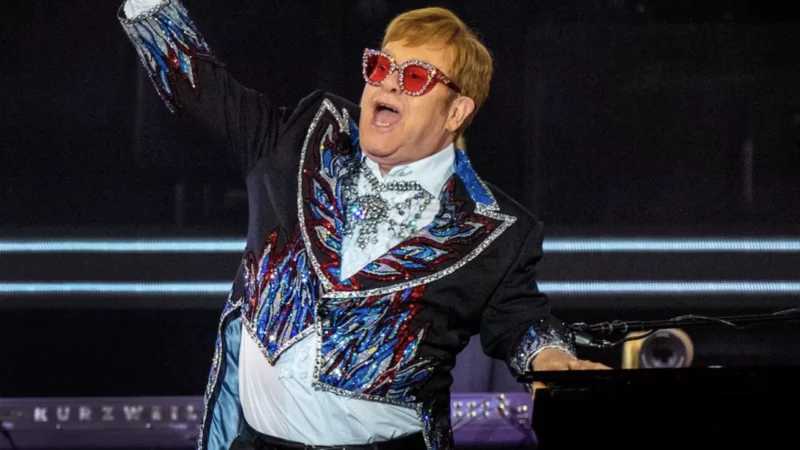 Elton John dévoile son documentaire ‘Never Too Late’ sur Disney+