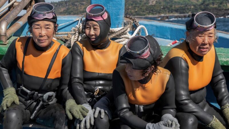 Le dernier film sur les femmes plongeuses coréennes fait sensation sur Apple TV+