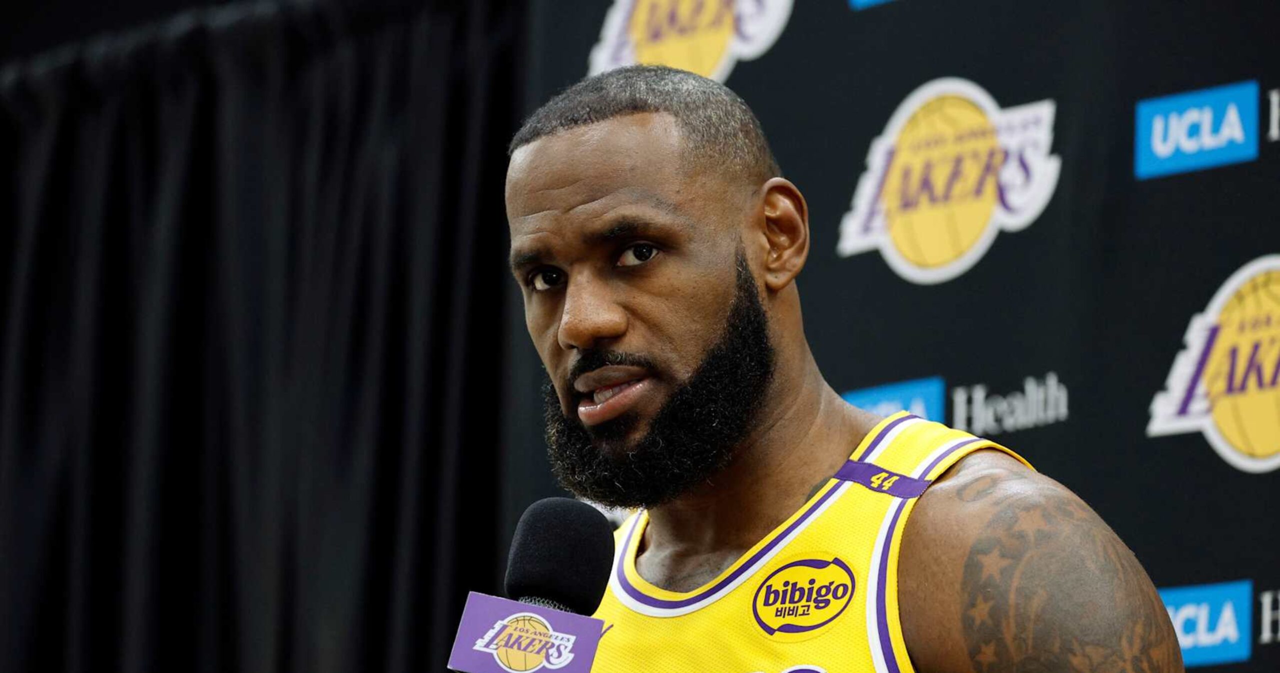 LeBron James critique la restriction de temps de jeu des Lakers dans un documentaire Netflix