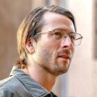 Glen Powell as Gary Johnson in "Hit Man" streaming on Netflix now