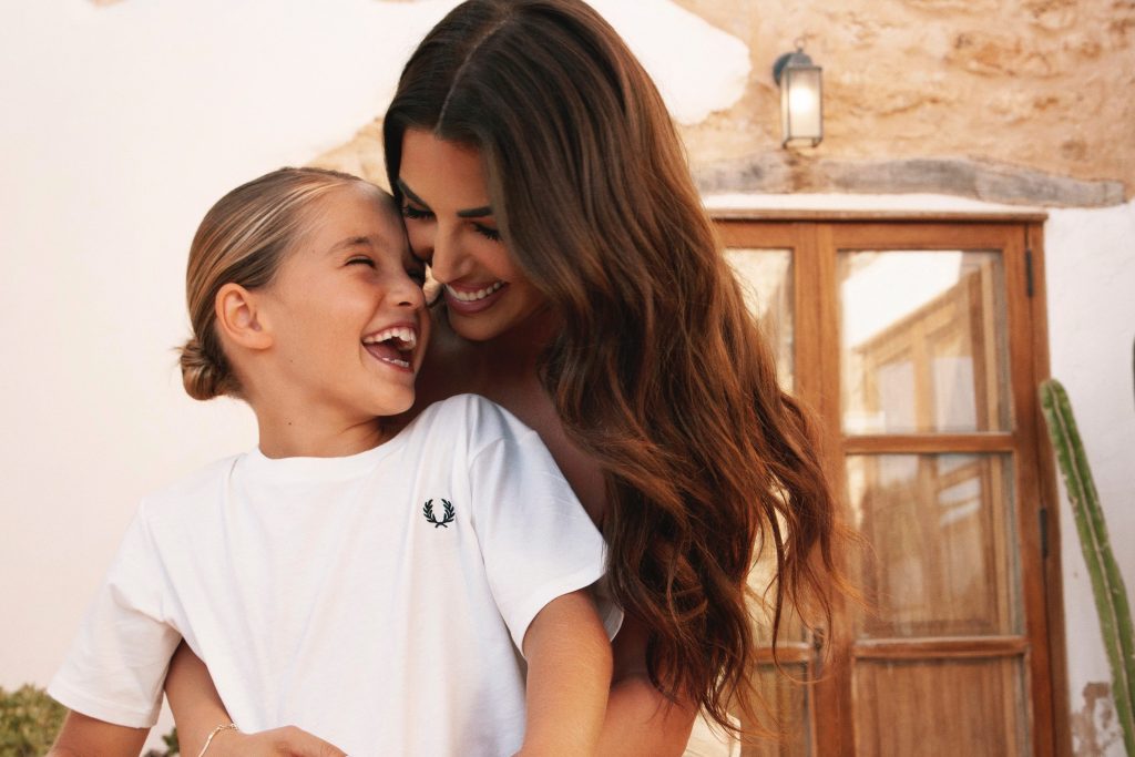 Netflix annonce une série sur Yolanthe Cabau et une adaptation de ‘Dinner Club’