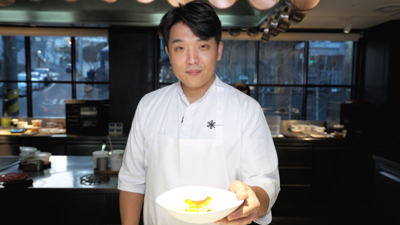 Sung Anh, ancien soldat américain devenu chef étoilé en Corée du Sud et juge sur Netflix