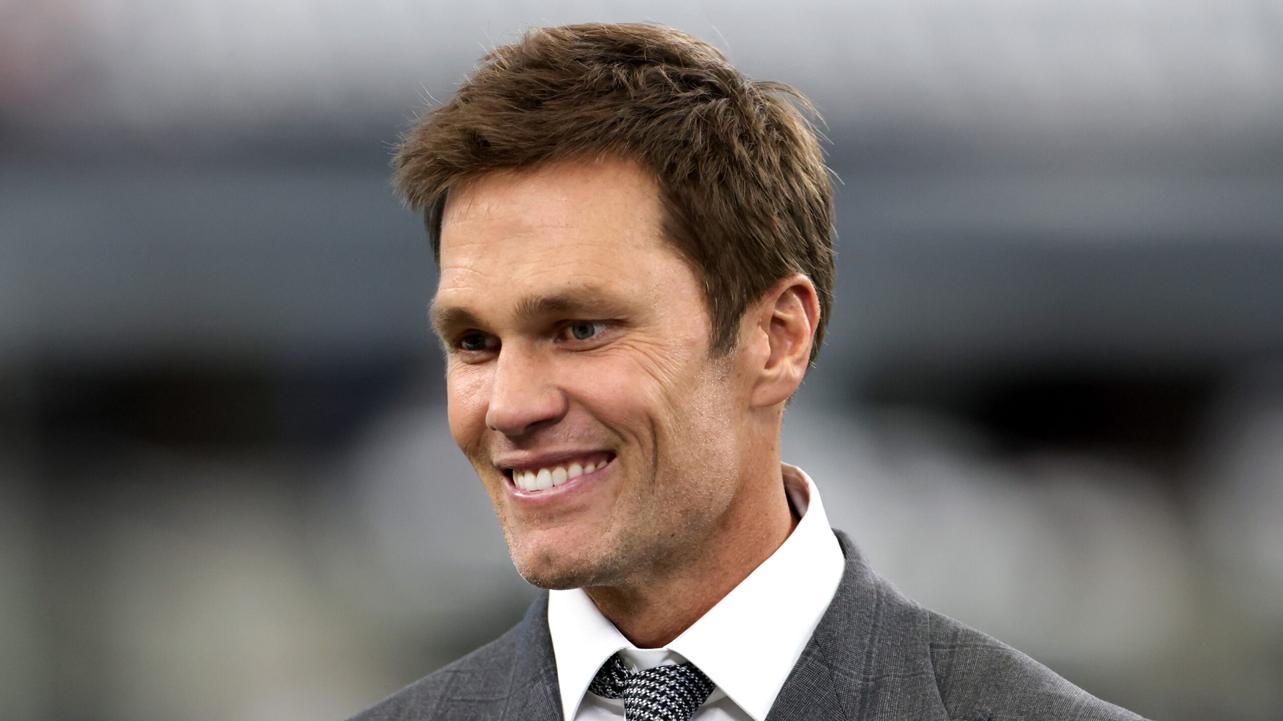 Tom Brady : critique de son rôle d’annonciateur et ambitions de propriétaire