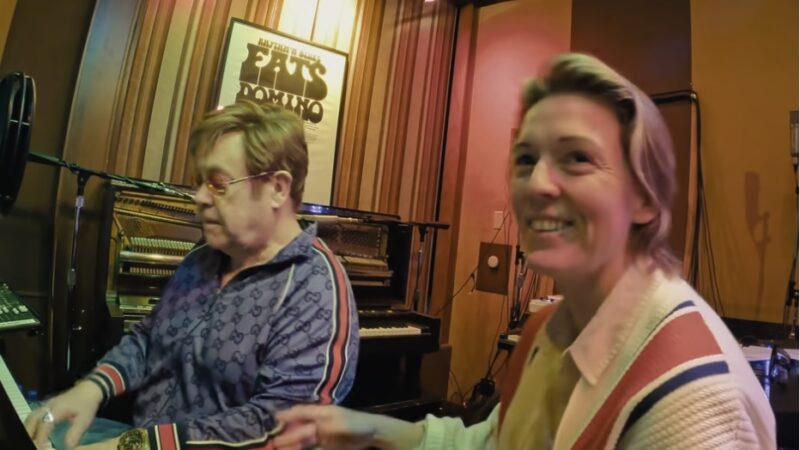 Découvrez ‘Never Too Late’ dans le documentaire sur Elton John sur Disney+ le 13 décembre