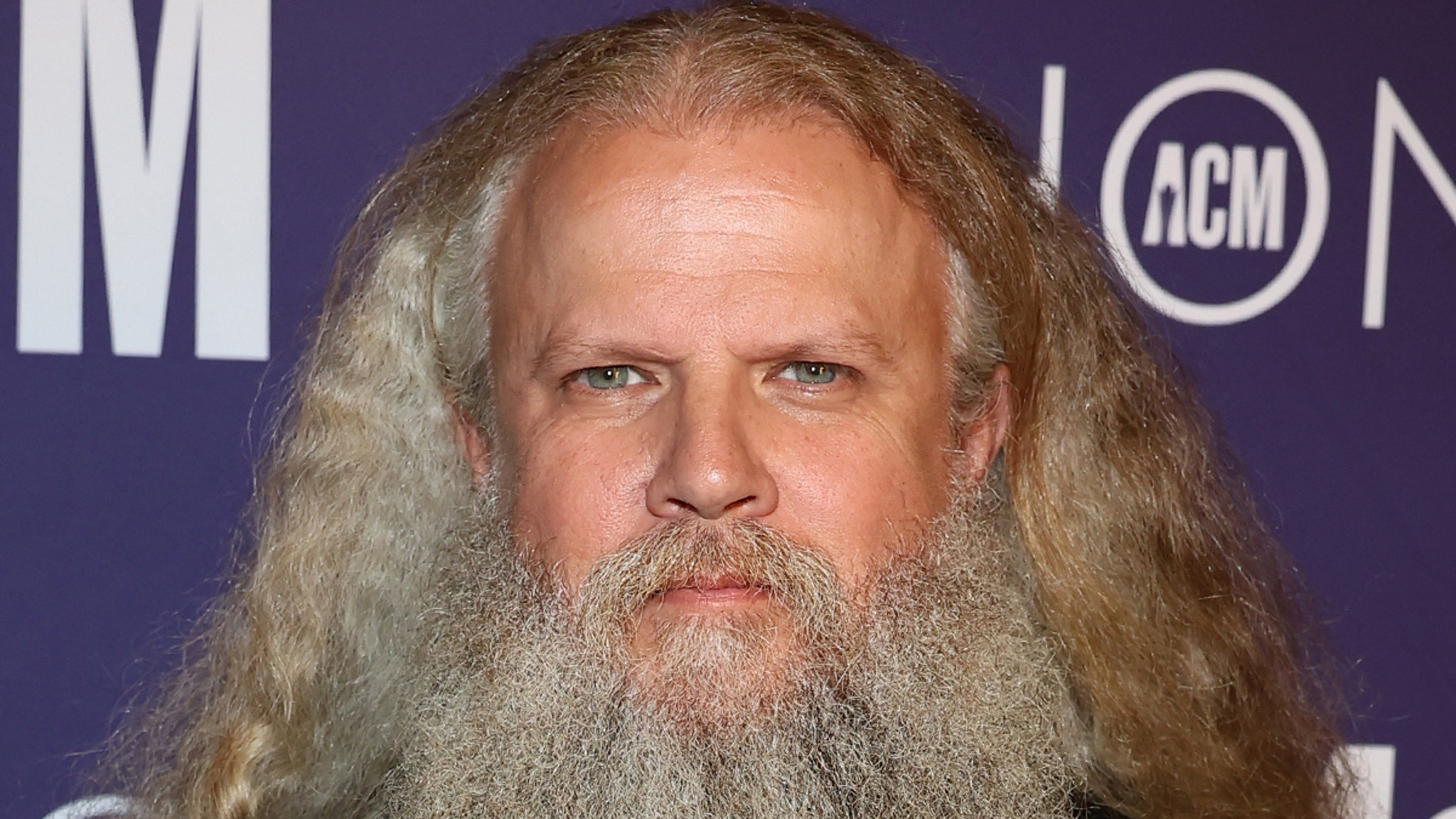 Jamey Johnson arrêté pour possession de drogue et excès de vitesse au Tennessee