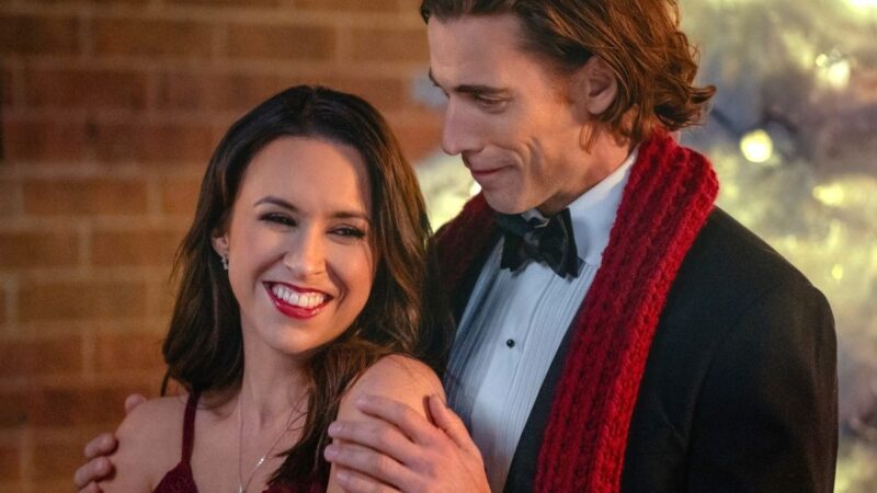 Lacey Chabert explique les différences entre les films de Noël Hallmark et Netflix