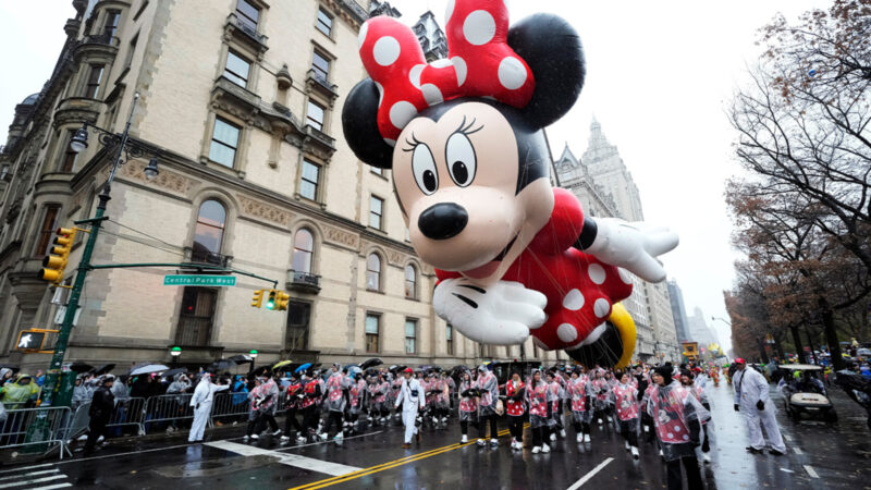 Le défilé de Thanksgiving 2024 de Macy’s à New York : chars, ballons et artistes