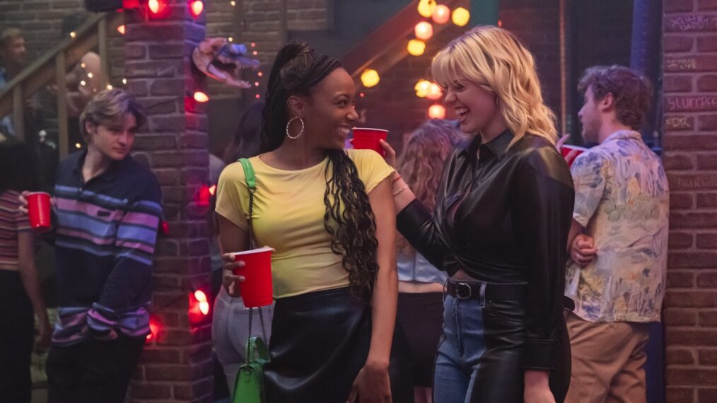 Les stars de ‘The Sex Lives of College Girls’ rendent hommage à Reneé Rapp