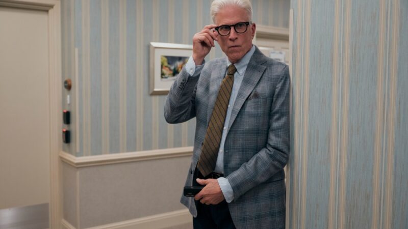 Ted Danson et Mike Schur présentent ‘A Man On The Inside’ sur Netflix