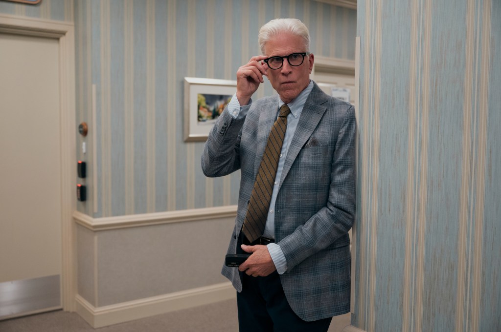 Ted Danson et Mike Schur présentent ‘A Man On The Inside’ sur Netflix