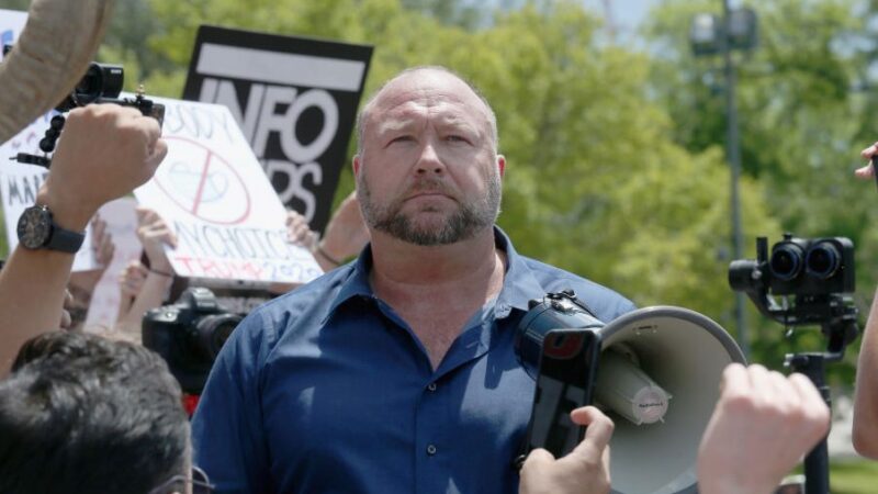 The Onion acquiert InfoWars d’Alex Jones après sa faillite