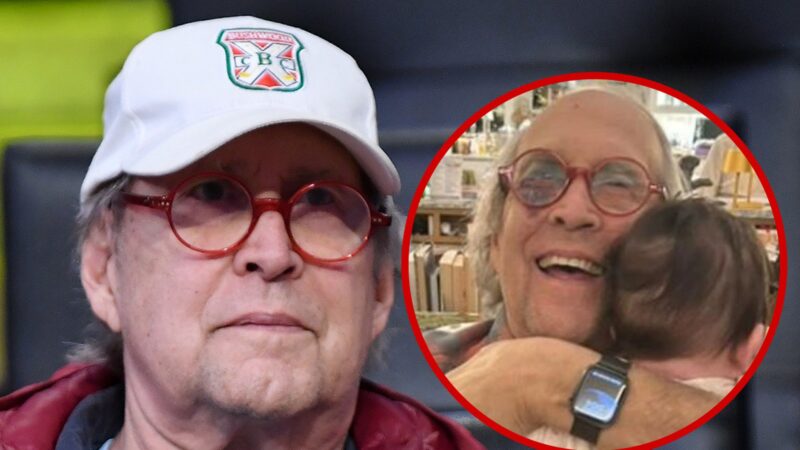 Chevy Chase affiche un œil au beurre noir, les fans s’inquiètent