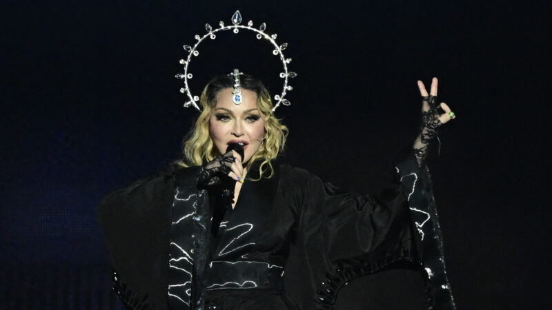 Madonna provoque des réactions après avoir partagé des images AI avec le pape François