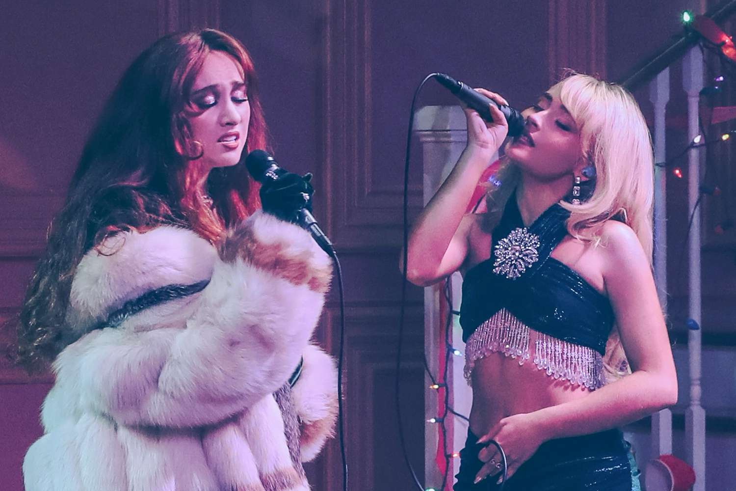 Sabrina Carpenter et Chappell Roan interprètent ‘Last Christmas’ dans un spécial Netflix