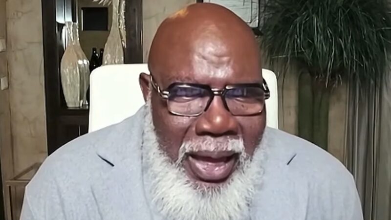 T.D. Jakes évoque sa guérison surprenante après une opération d’urgence