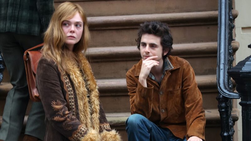 Timothée Chalamet incarne Bob Dylan dans le biopic “A Complete Unknown”