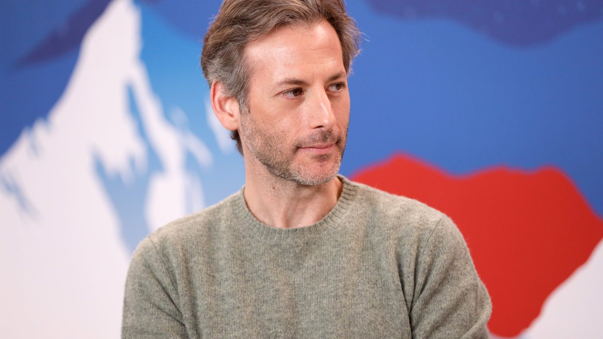 Décès par suicide du réalisateur Jeff Baena, époux d’Aubrey Plaza, à 47 ans