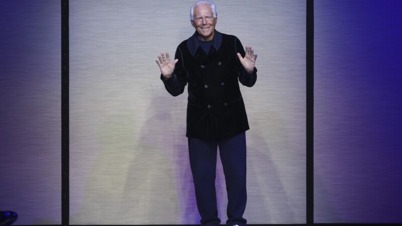 Giorgio Armani célèbre 20 ans de haute couture avec une collection émotive à Paris