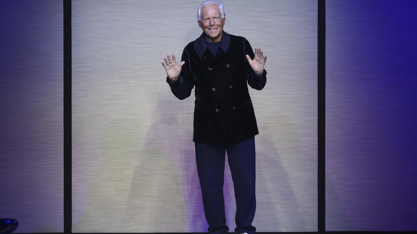 Giorgio Armani célèbre 20 ans de haute couture avec une collection émotive à Paris