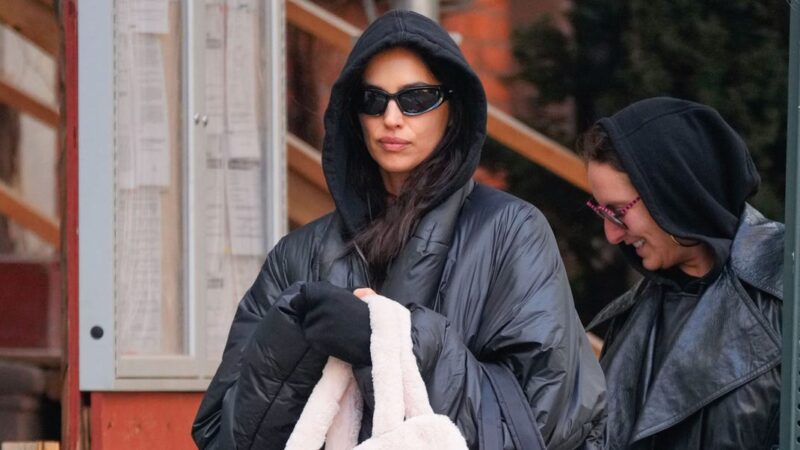Irina Shayk promène son chien à New York avec style et glamour