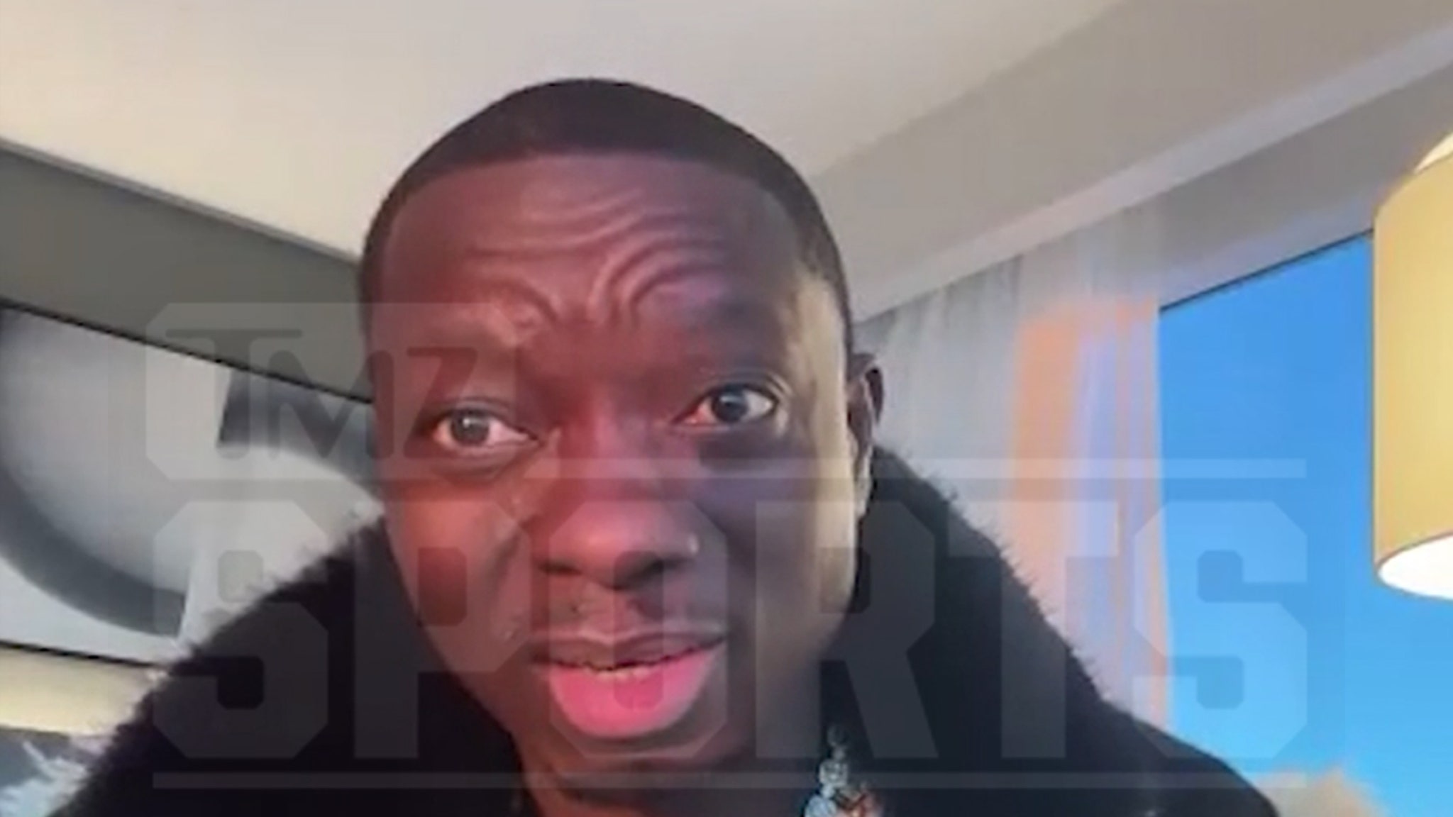 Michael Blackson se moque de Travis Kelce avant le Super Bowl LIX