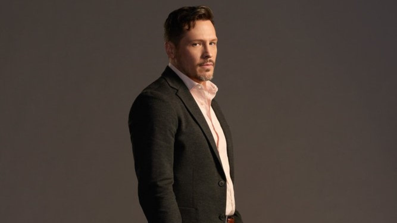 Nick Wechsler évoque le passé compliqué d’Oliver et Bex dans The Hunting Party