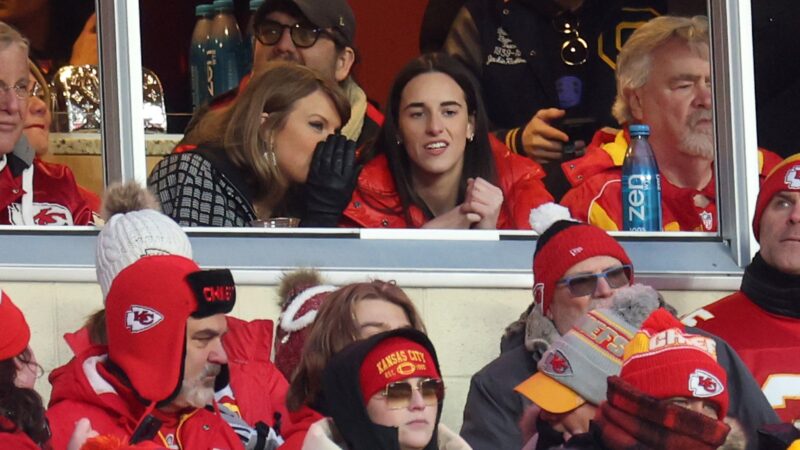 Taylor Swift encourage Travis Kelce lors de la victoire des Chiefs en NFL