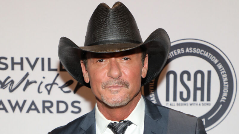 Tim McGraw quitte la série de rodéo de Netflix en raison d’une opération du dos