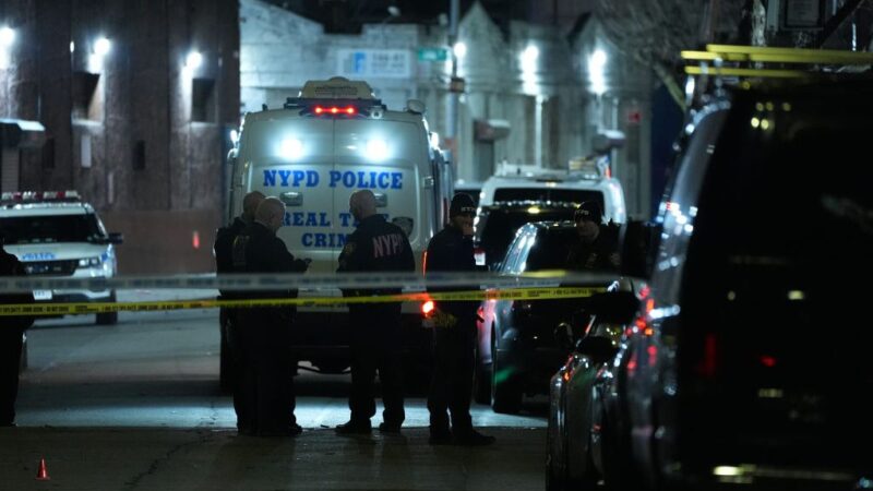 Tirs groupés à Queens : 10 blessés devant le nightclub Amazura pour le Nouvel An