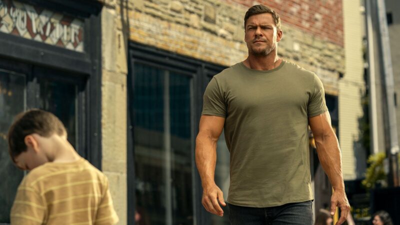 Alan Ritchson critique Trump, enjeux pour la série Jack Reacher