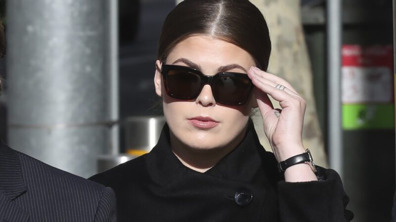 Belle Gibson, la blogueuse bien-être qui a menti sur son cancer, toujours recherchée en Australie