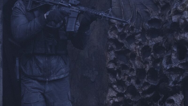 Former sniper training boosts Miles Teller dans ‘The Gorge’