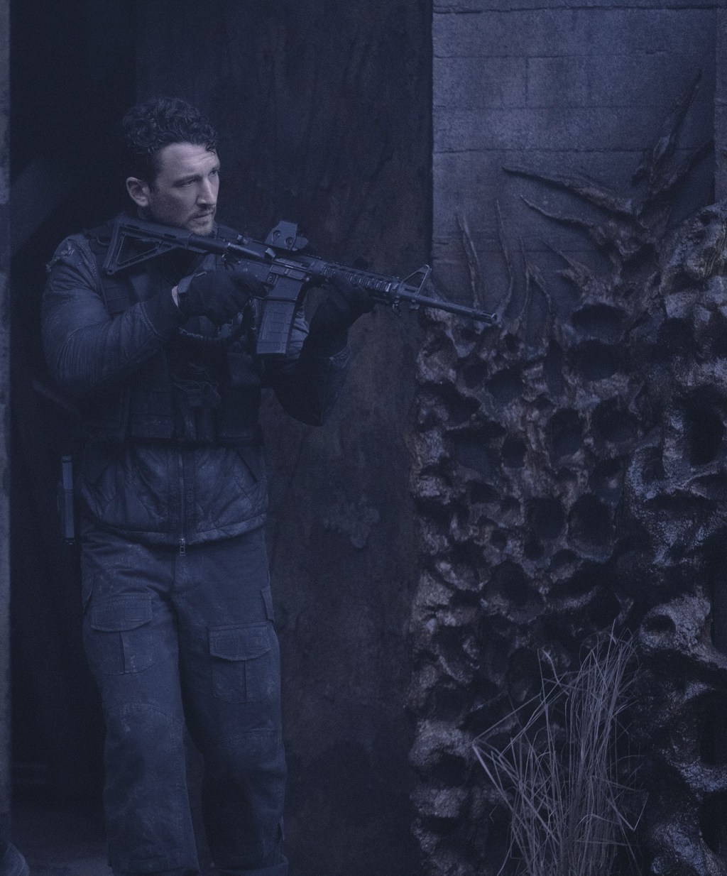 Former sniper training boosts Miles Teller dans ‘The Gorge’