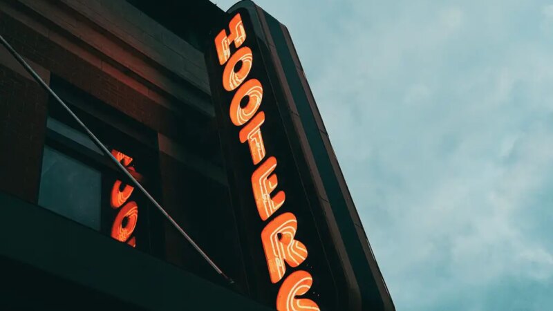 Hooters face aux rumeurs de faillite alors qu’Amazon Prime Video se renforce dans la NASCAR