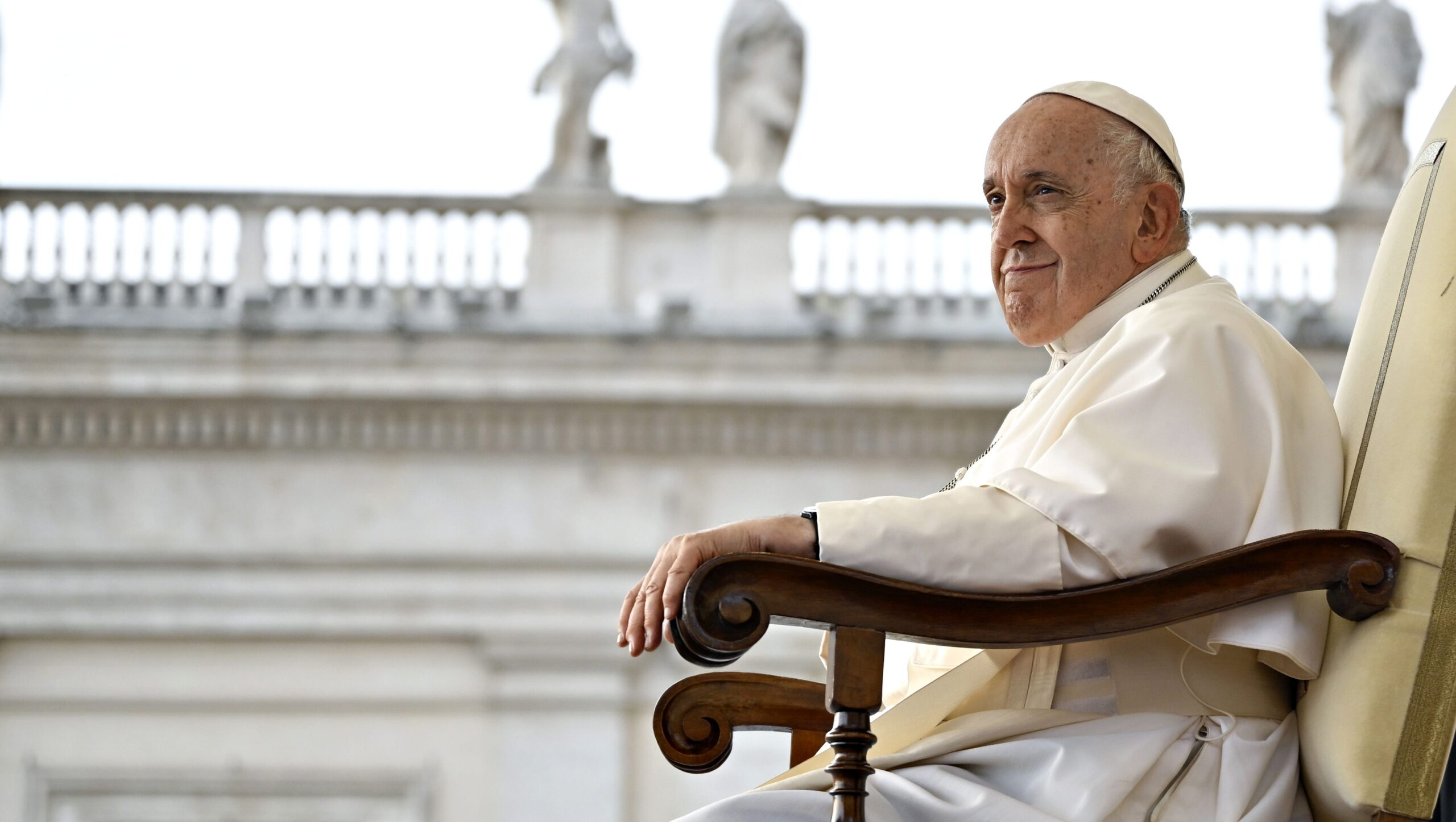 Pope François hospitalisé : état de santé préoccupant en 2025