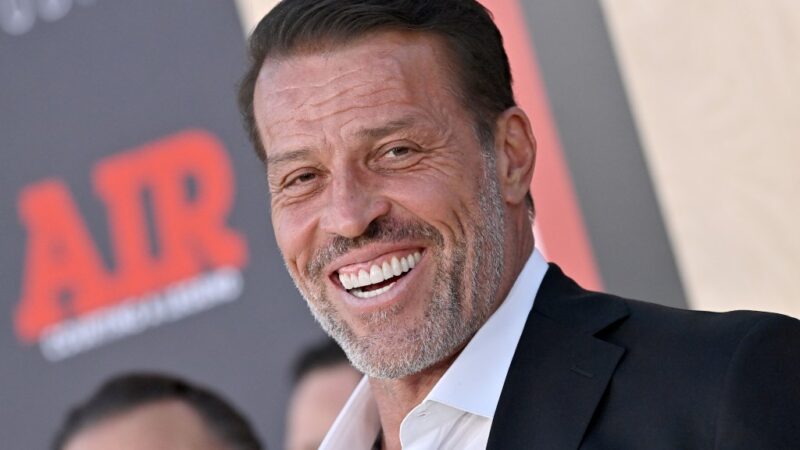 Tony Robbins s’associe à Paramount pour lancer le canal FAST