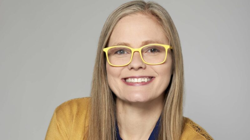 Megan McCarthy adapte le BE@RBRICK emblématique sur Apple TV+