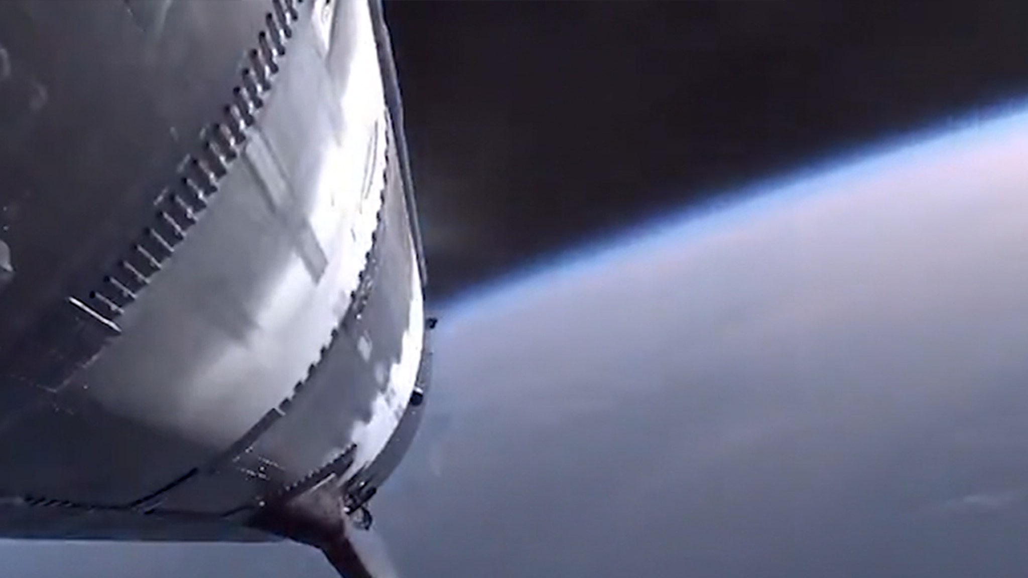 Starship de SpaceX explose lors du 8e vol d’essai aux Bahamas