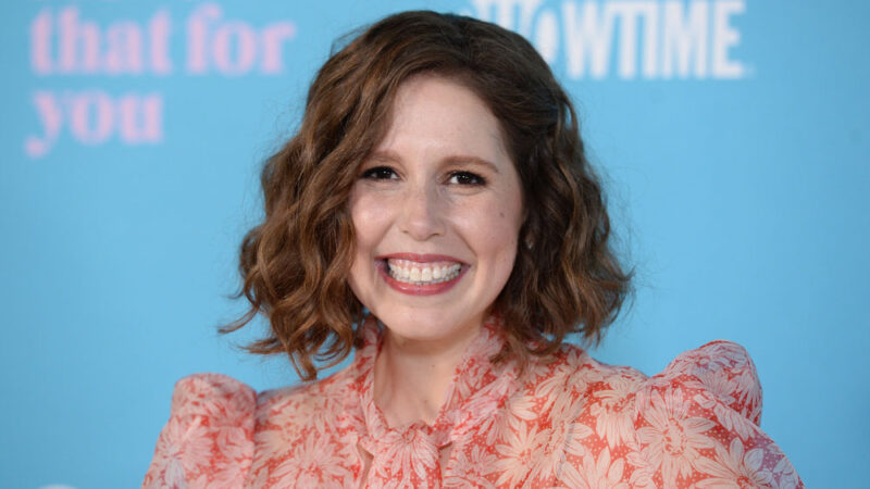 Vanessa Bayer intègre ‘Everybody’s Live’ comme assistante IA de Netflix