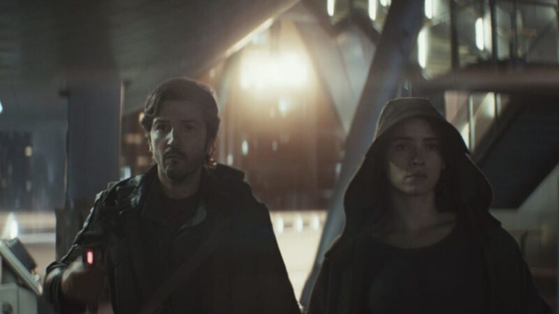 Diego Luna et Adria Arjona parlent de “Bix’s Revenge” et du côté espion de Cassian
