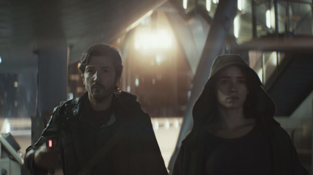 Diego Luna et Adria Arjona parlent de “Bix’s Revenge” et du côté espion de Cassian