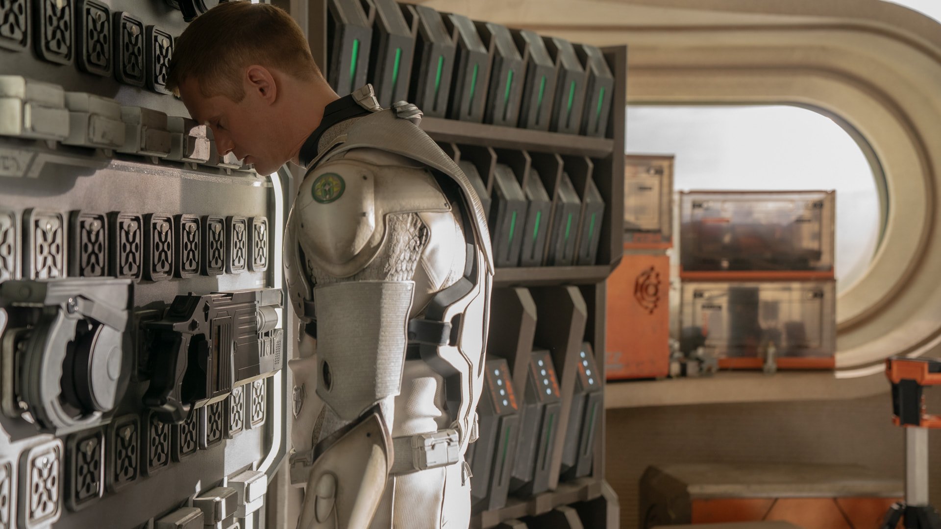 Murderbot : Alexander Skarsgård évoque son rôle le plus attachant pour l’adaptation d’Apple TV+