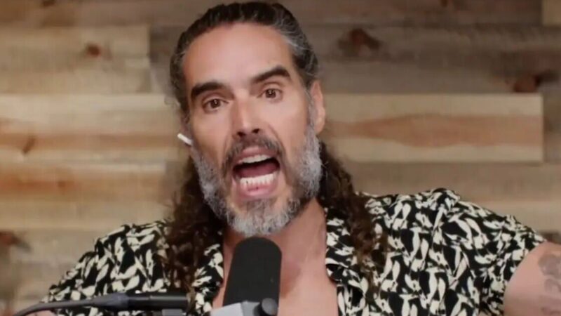 Russell Brand face à des accusations de viol et risque l’extradition des États-Unis