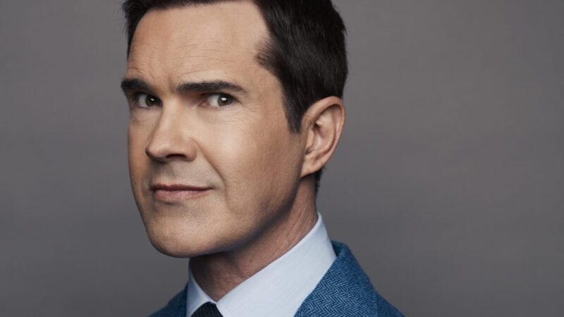 "Jimmy Carr présente le jeu humoristique ‘Am I The A**hole?’ sur Comedy Central"