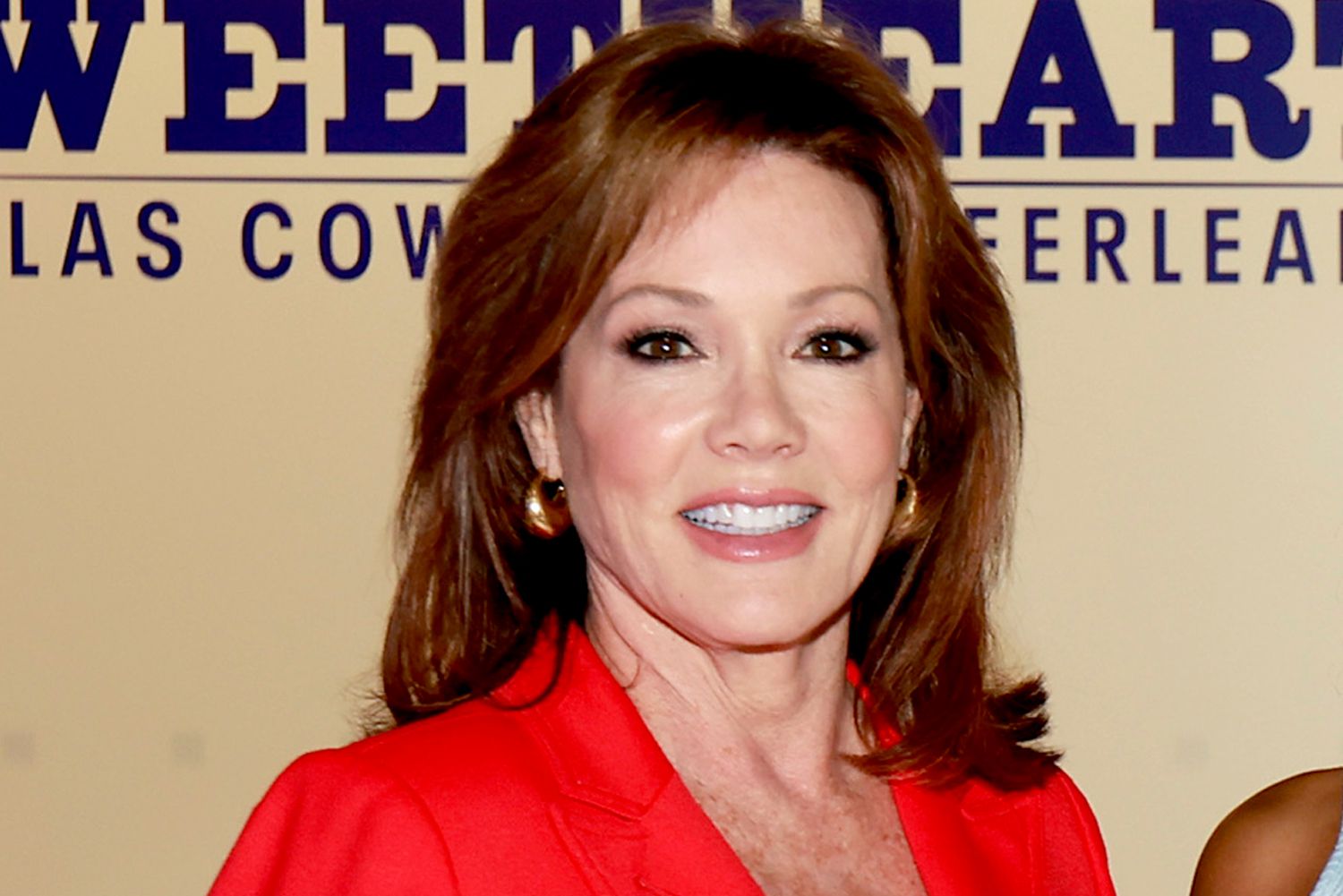 Kelli Finglass des Dallas Cowboys Cheerleaders parle de l’acceptation des imperfections sur Netflix