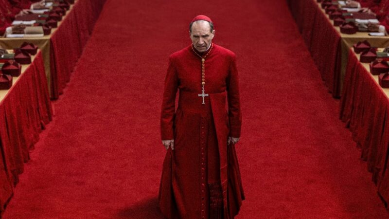 Le film Conclave avec Ralph Fiennes disponible en streaming en Inde alors que le Vatican attend un nouveau pape