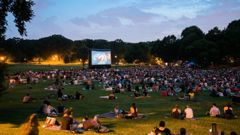 Projections de films en plein air à Brooklyn par Paramount+ cet été 2025