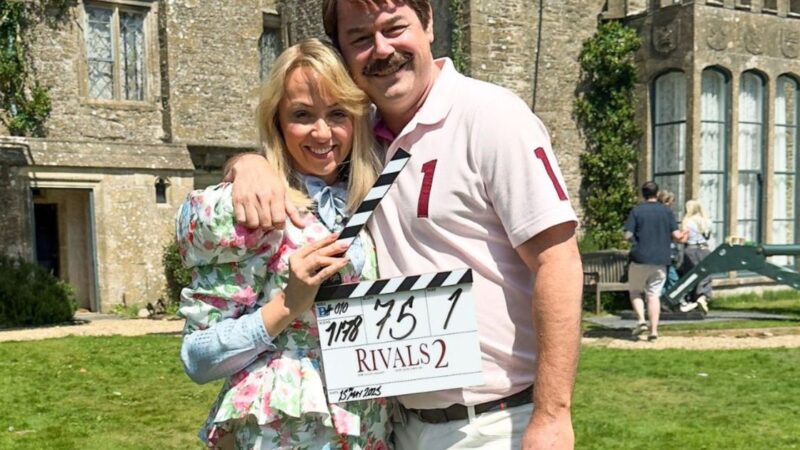 Saison 2 de Rivals : le tournage commence, le casting fête avec des photos BTS