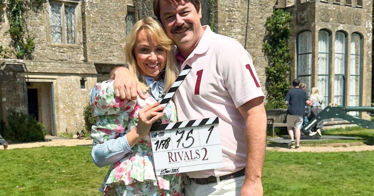 Saison 2 de Rivals : le tournage commence, le casting fête avec des photos BTS